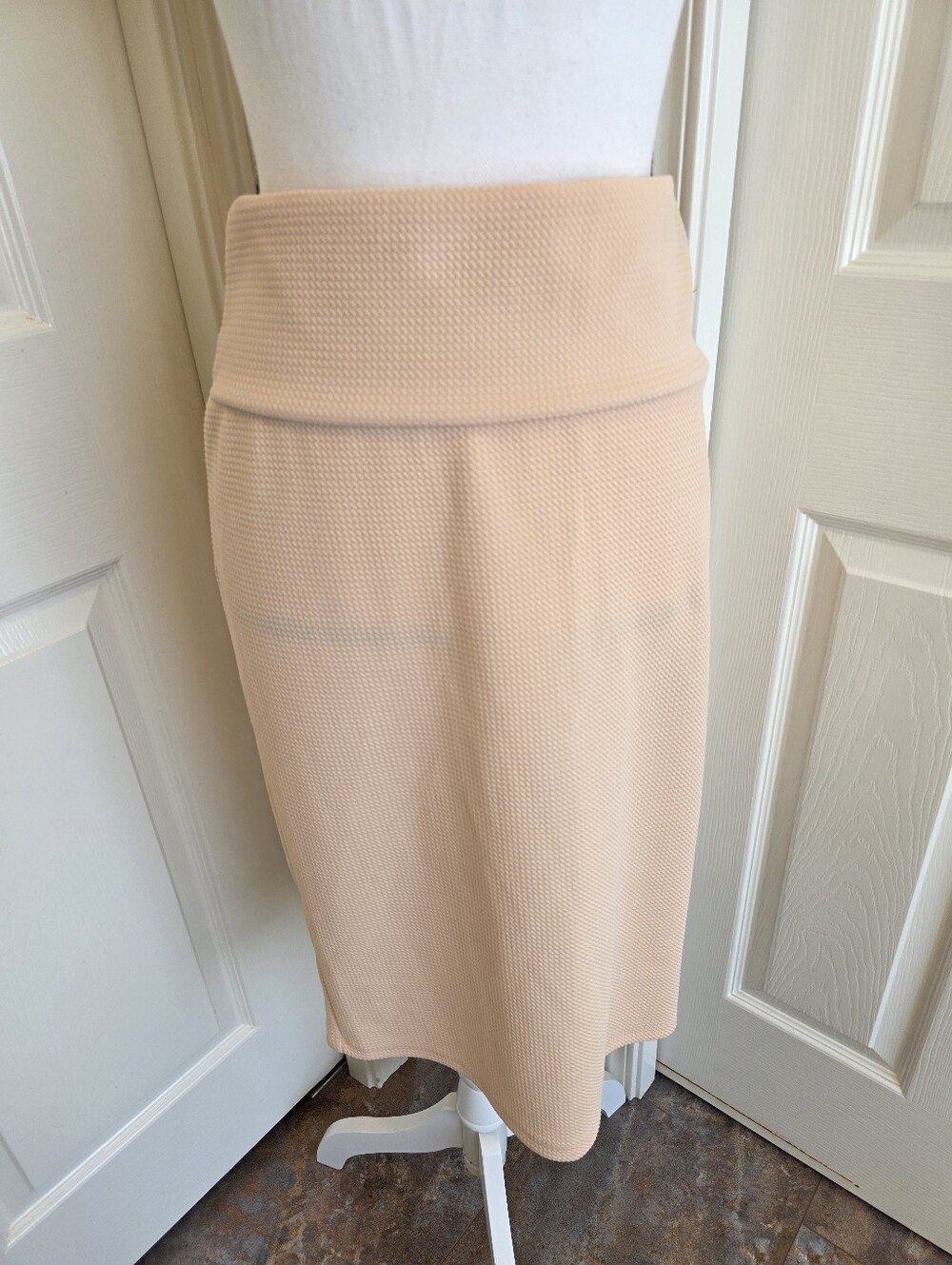 LULAROE CREAM SKIRT, SIZE L, NEW